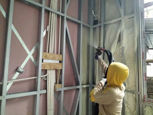 輕鋼別墅保溫聚氨酯高壓發泡機